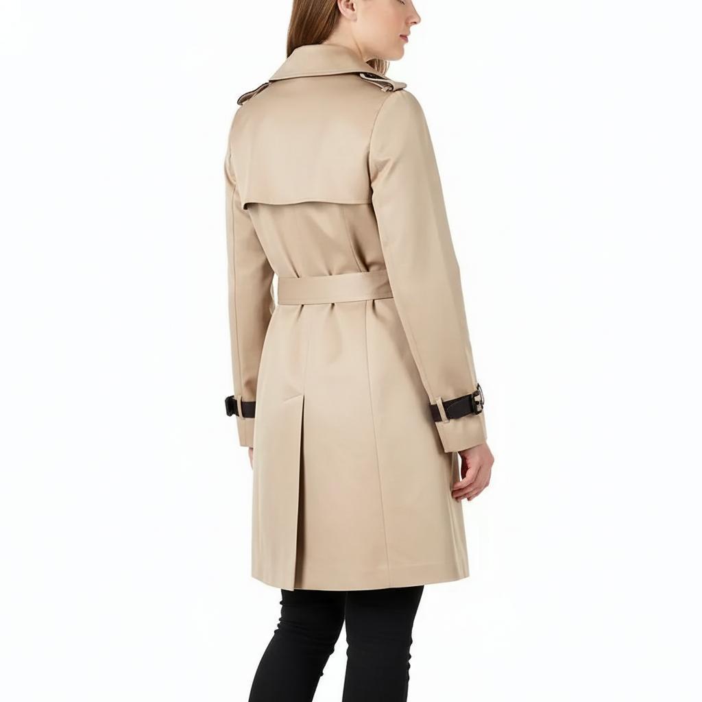 Długi, wodoodporny trencz – klasyczny damski fason z paskiem