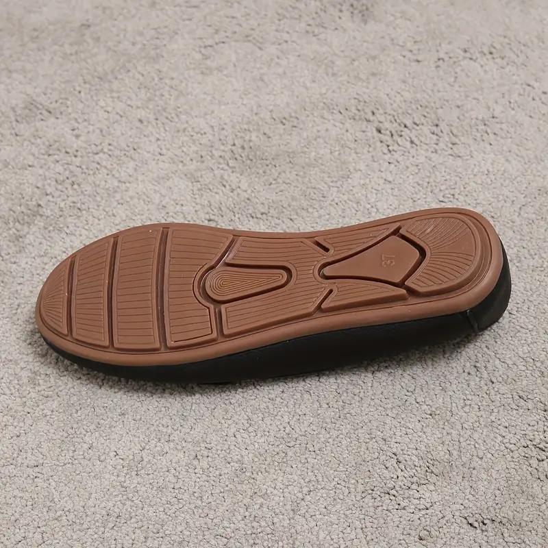 Oryginalne skórzane buty z łańcuszkiem i okrągłym noskiem – wygodne, wsuwane