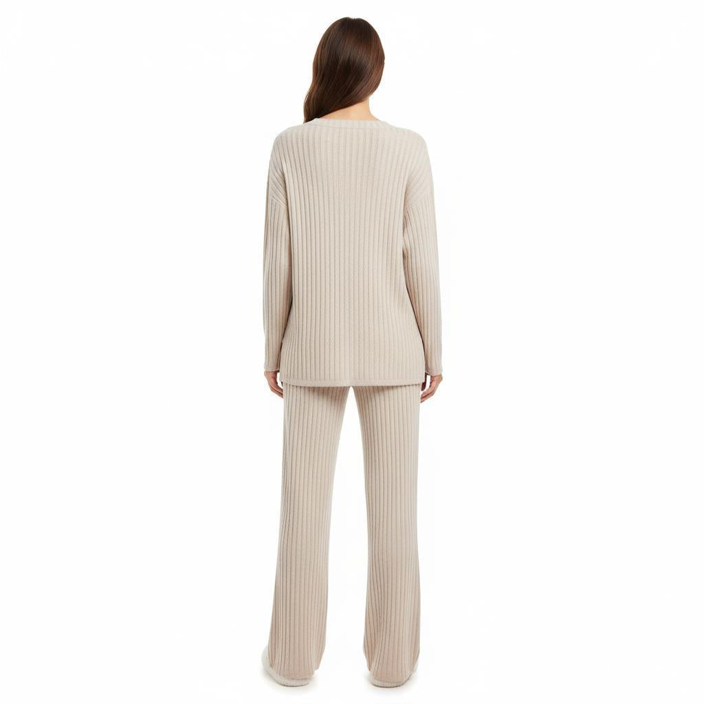 Arganate | Sweter i spodnie z dekoltem w serek, dzianinowy komplet